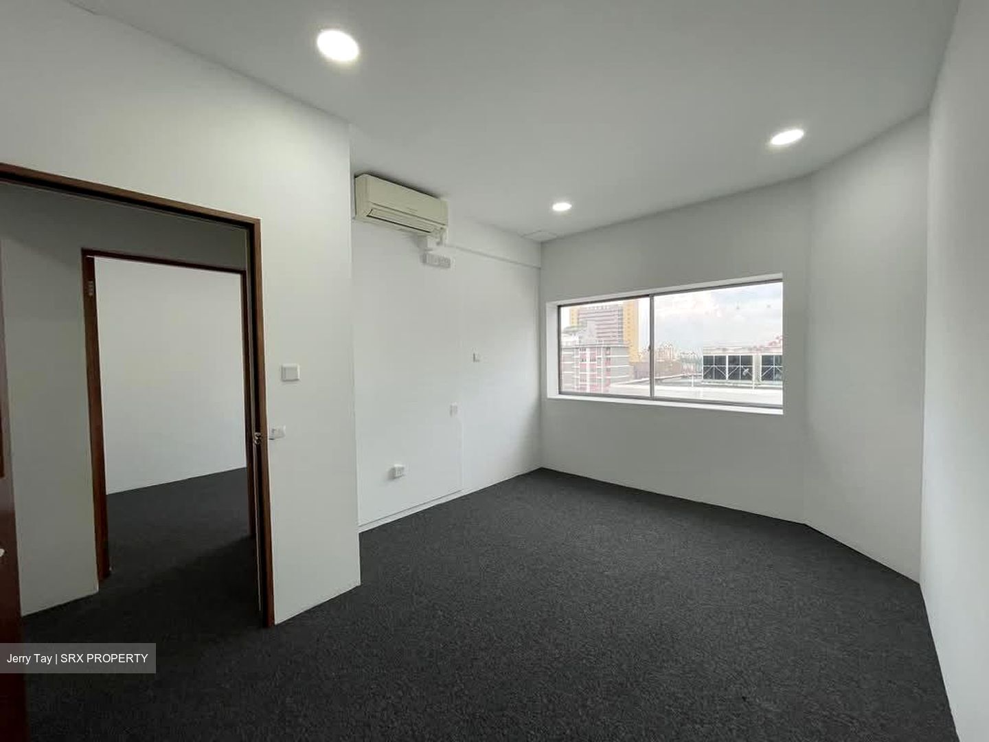 Textile Centre (D7), Office #588046901